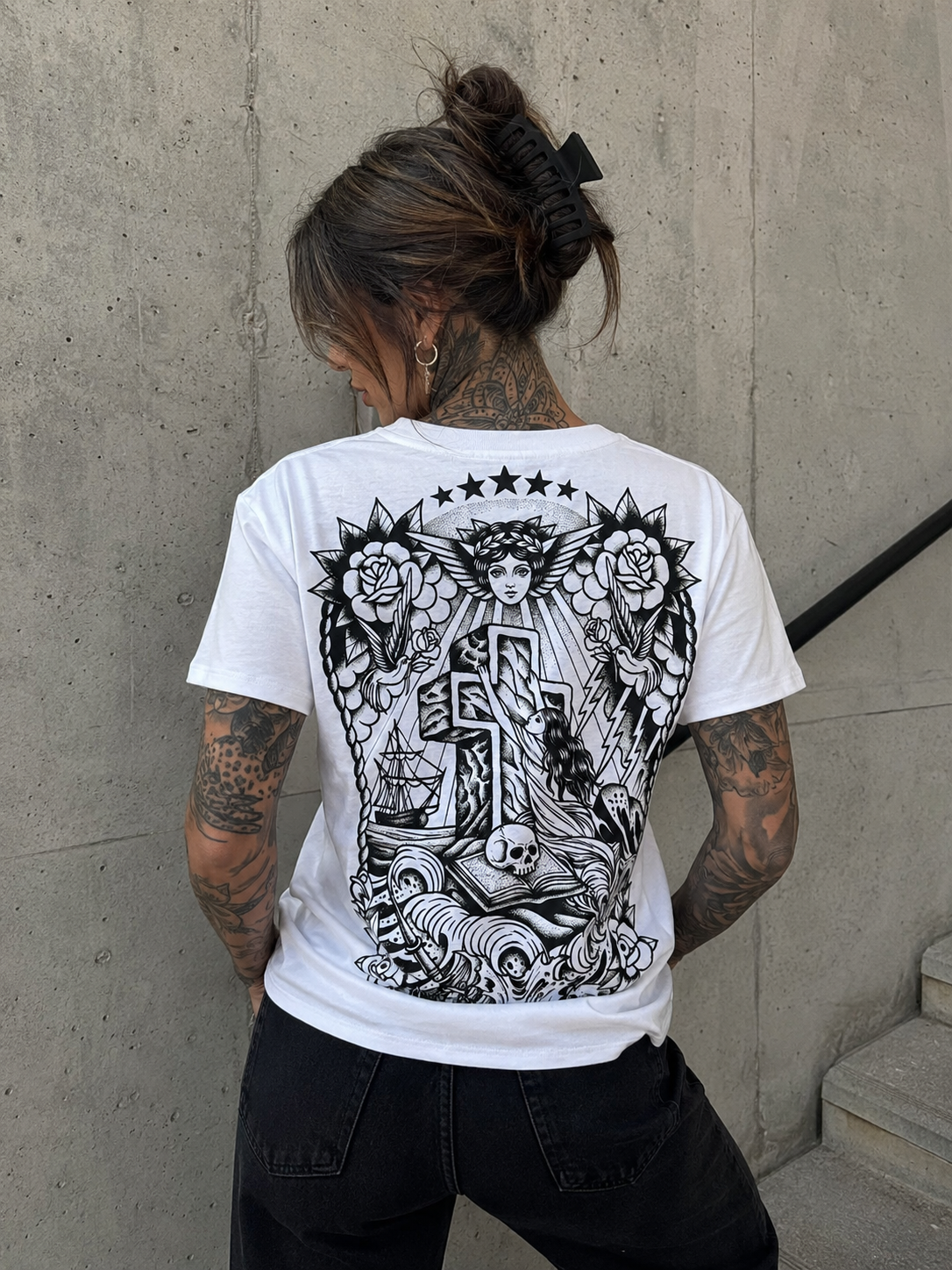Dark Voyage – Classic Fit T-Shirt · 180 g/m² Bio-Baumwolle
